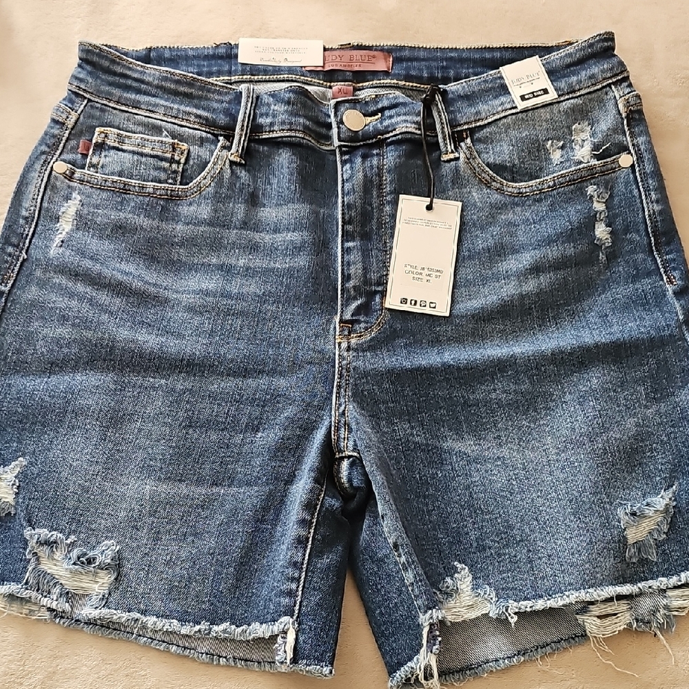 NWT Womens Judy Blues Jean Shorts XL